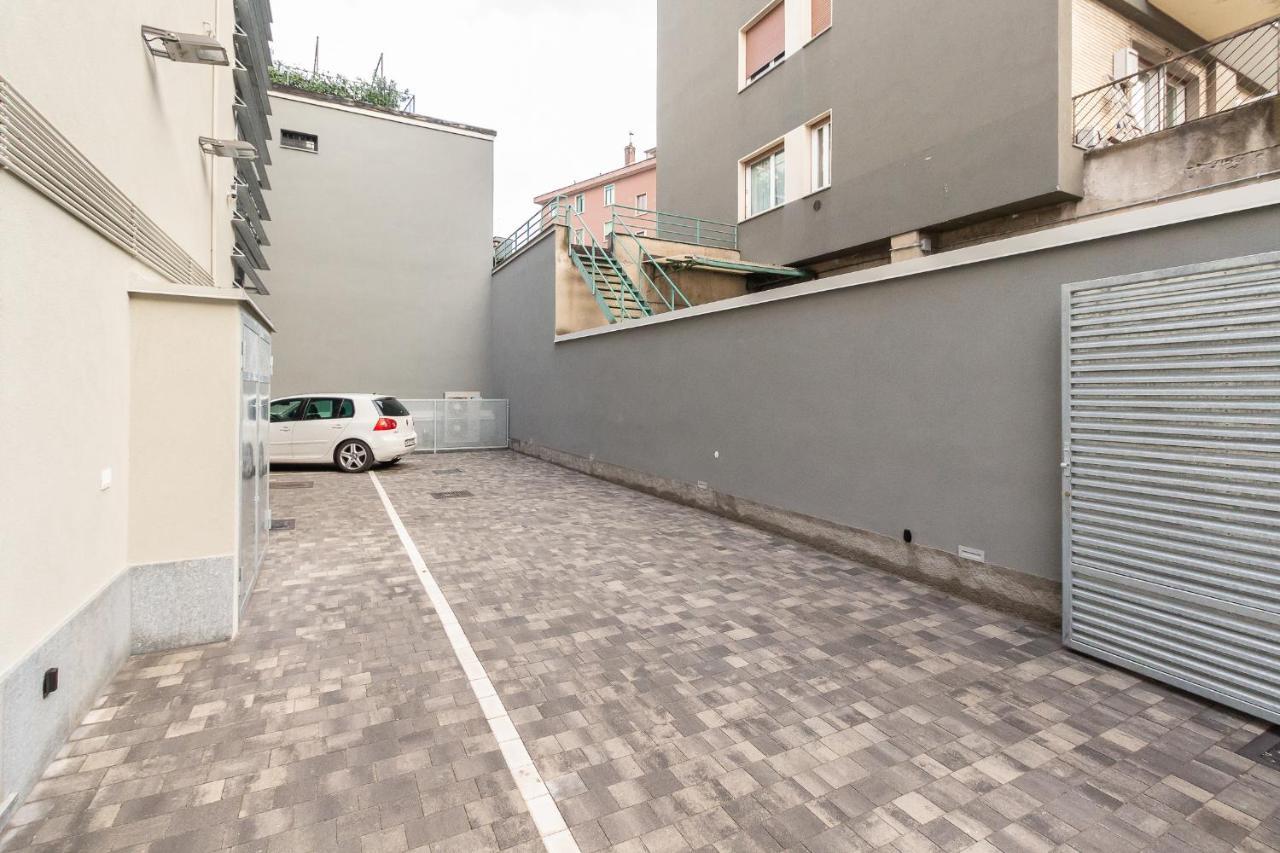 Alessia's Building- Affori Fn * Milaan